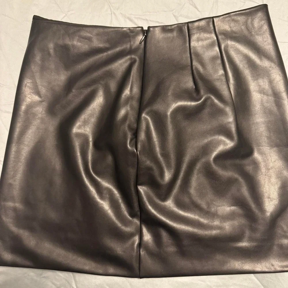 Black leather‎ skirt